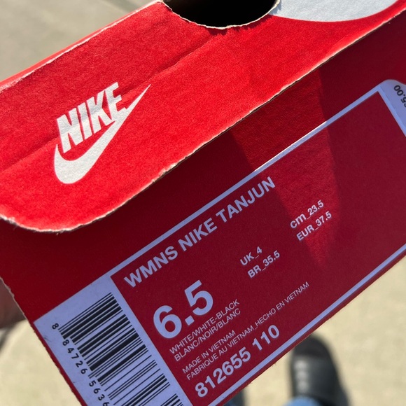 Air Max 90 Essential ‘Volt’Signature Footwear - Picture 6 of 6